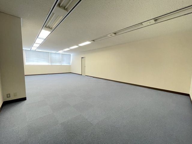 日成建設ビルの内装