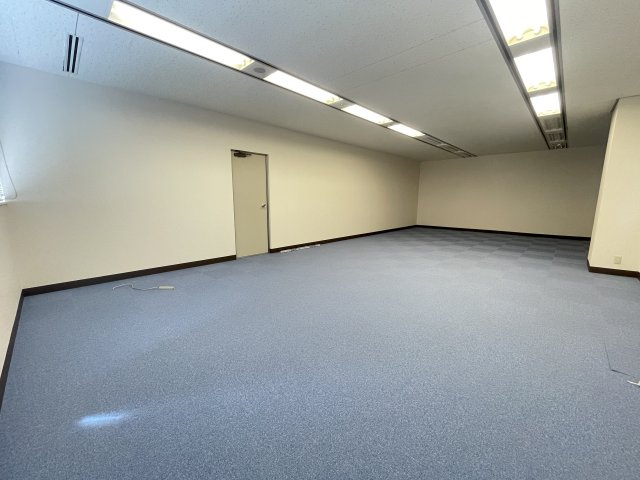 日成建設ビルの内装