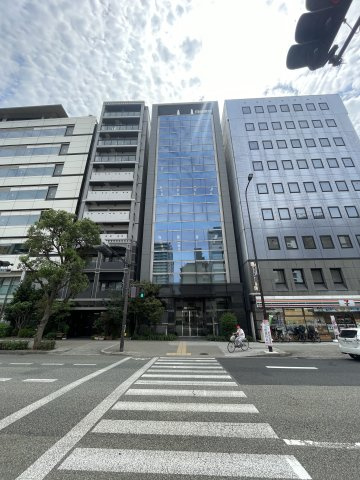 日成建設ビルの外観
