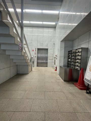 心斎橋福穂ビルのロビー