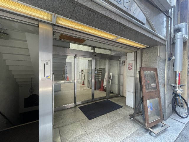 心斎橋福穂ビルのエントランス