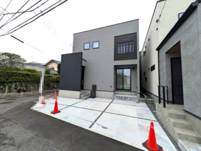 【前面道路含む現地写真】 | 【温品3丁目No.A】黒を基調とした重厚な内装。多彩な設備のあるオール電化住宅