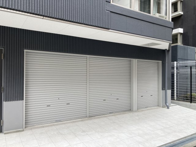 大阪市中央区島之内１丁目の店舗事務所のエントランス