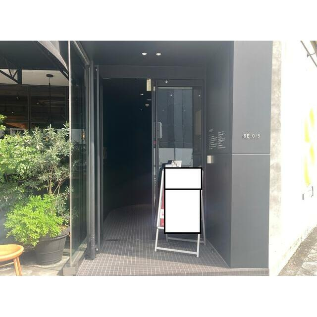 大阪市西区南堀江１丁目の店舗事務所のエントランス