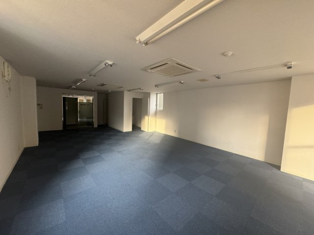 中央江坂ビルの内装