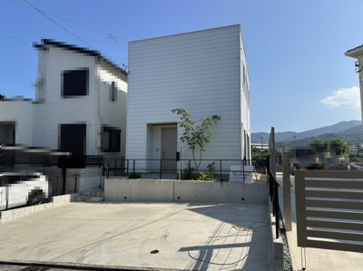 【外観】 | 【府中町八幡１】モデルハウス仕様　漆喰と無垢が育む健やかな暮らし。