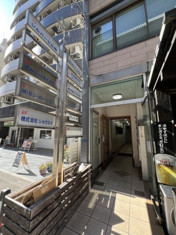 大阪市中央区北久宝寺町２丁目の事務所のエントランス