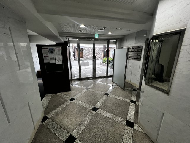 大阪市天王寺区松ケ鼻町の事務所のエントランス