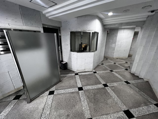 大阪市天王寺区松ケ鼻町の事務所のエントランス