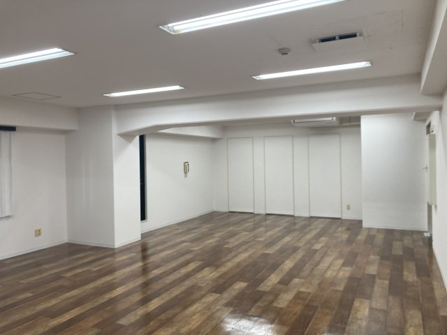 博労町エステートビルの内装