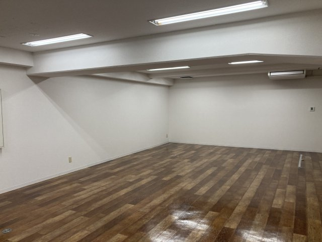 博労町エステートビルの内装