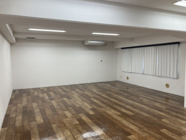 博労町エステートビルの内装