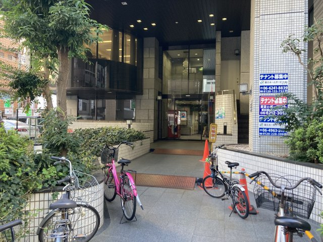博労町エステートビルの外観
