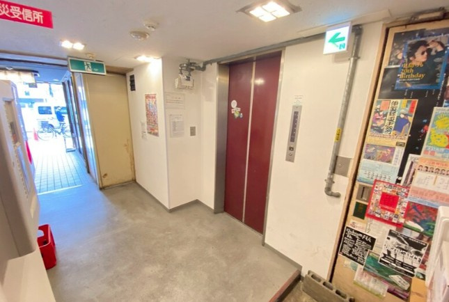 大阪市中央区道頓堀２丁目の店舗事務所のロビー