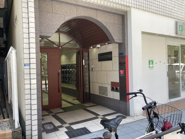 サンビラ大手前のエントランス