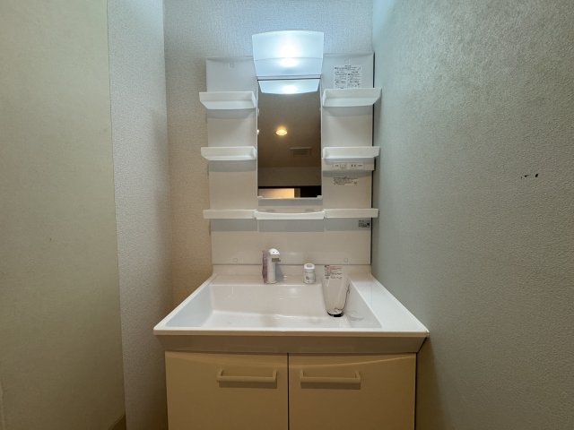 朝日プラザウエスティ神戸の独立洗面台