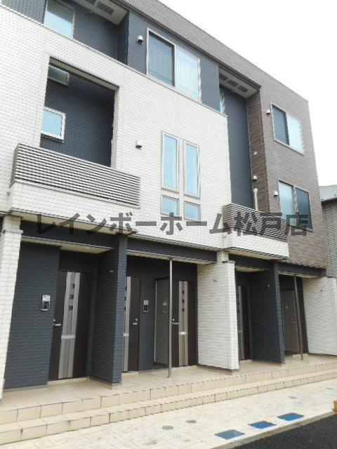 松戸市樋野口のアパートのエントランス