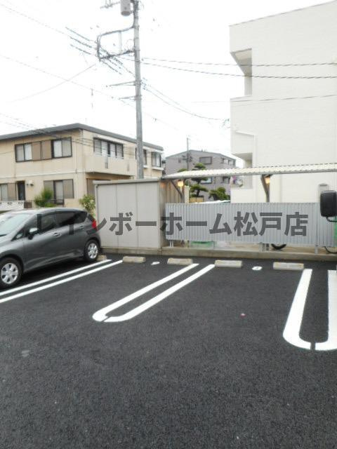 松戸市樋野口のアパートの駐車場