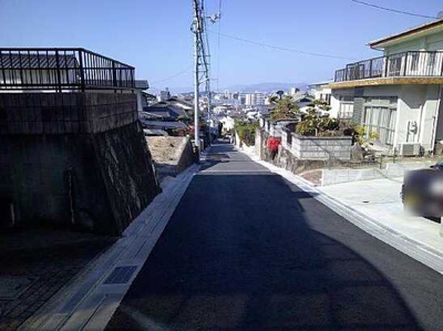 【前面道路含む現地写真】 | 安芸郡府中町八幡２丁目