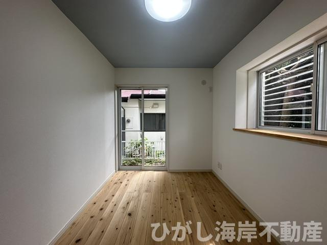 茅ケ崎市東海岸南３丁目　中古戸建の寝室|新規リフォーム完了！　5帖　洋室