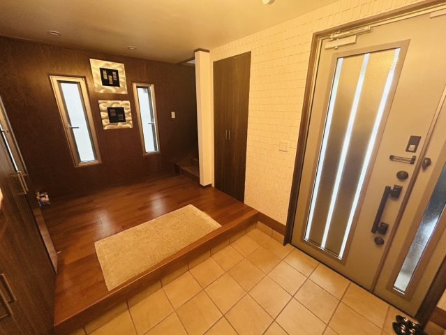 長田区御屋敷通5丁目　中古戸建の玄関|玄関内側の別角度の写真です。