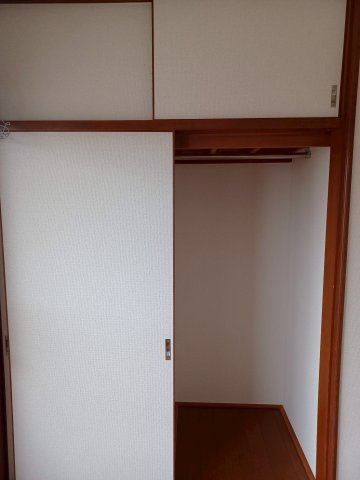 松葉町内野貸家の収納