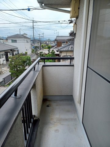 松葉町内野貸家のバルコニー