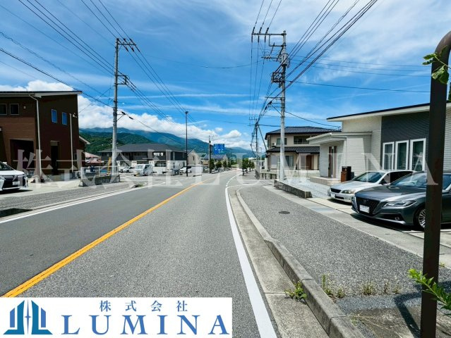 一条工務店施工　中古住宅の前面道路含む現地写真