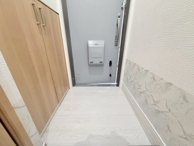 グレイスハイツ長楽の玄関|収納もある玄関です