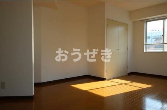 ソレイユ本牧の居間・リビング