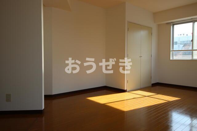 ソレイユ本牧の居間・リビング