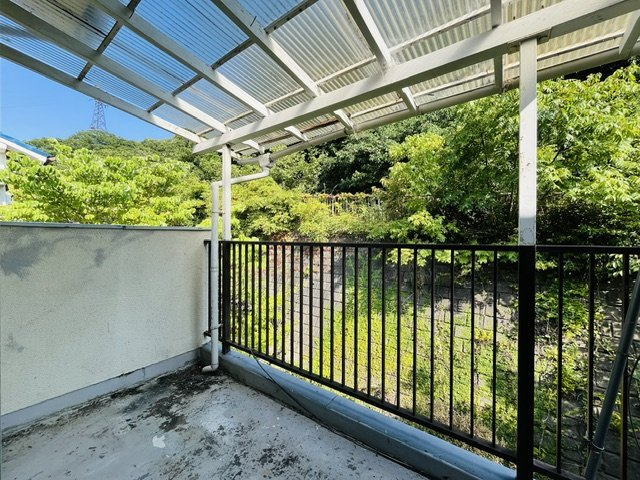 神戸市須磨区妙法寺字兀山のバルコニー|陽当たりのよいワイドバルコニーは洗濯物がよく乾きます