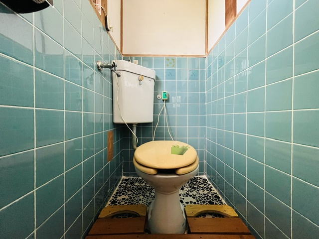 神戸市須磨区妙法寺字兀山のトイレ|タンク式トイレは貯水タンクに約1回分の水量を保管できるので、万が一の際も1回使用できます◎