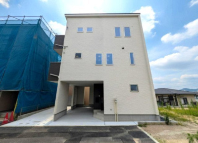 【外観】 | 【府中町桃山２】生活利便施設充実♪家族の笑顔が広がるＺＥＨ水準省エネ住宅！ | 落ち着いた暮らしをかなえる閑静な住宅街。
暮らしやすさで人気の安芸郡府中町の物件です。