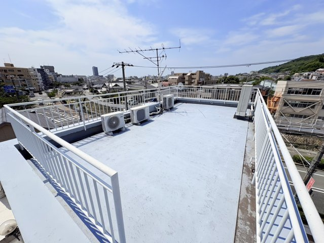 神戸市須磨区宝田町３丁目のバルコニー|さまざまな使い方ができる屋上バルコニー
