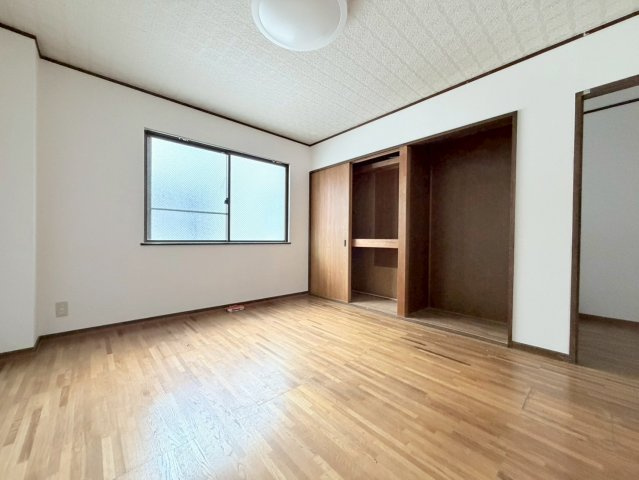 神戸市長田区海運町四丁目の洋室|収納スペースのある洋室♪
季節の家電やお布団・衣類など収納できます♪