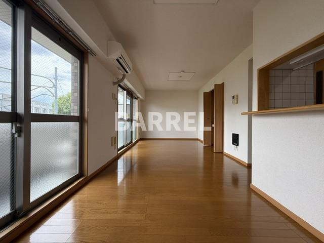 ジュネス上池田の居間・リビング