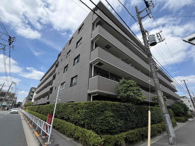コスモ学芸大学の外観