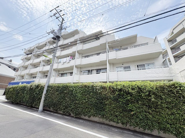【現況写真】 | 中銀第2世田谷マンシオン | 前面道路と外観の様子です。～即日のご見学可能～　お問合せはお気軽にどうぞ。