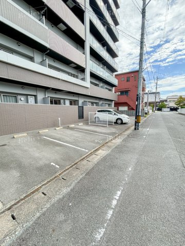 カサグランデ本町の駐車場|駐車スペースもあります☆