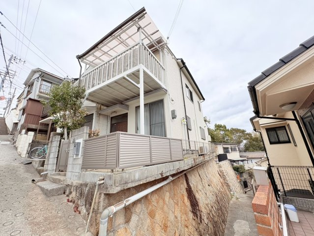 神戸市長田区西山町4丁目の外観|陽当り良好。日差しの差し込む明るい部屋は光熱費も節約できます。