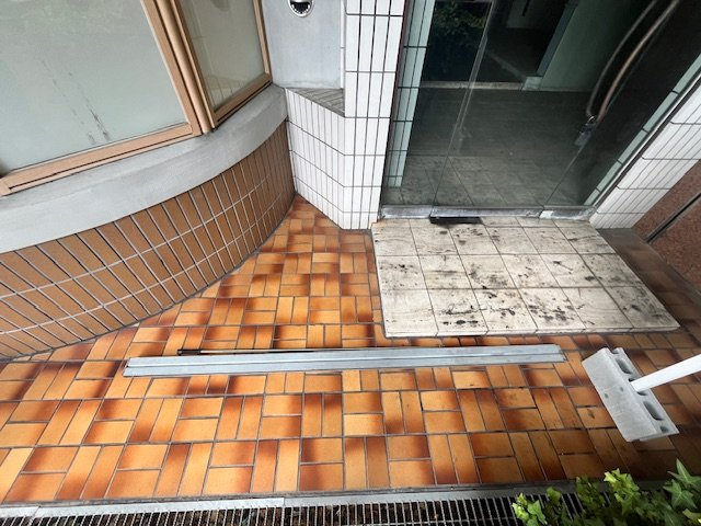 ラフォール寝屋川の玄関