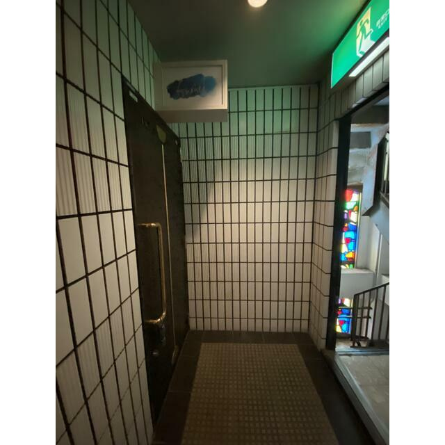 慶州館ビル３階の玄関
