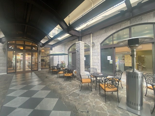 FIVEHOTELOSAKA1階（敷地内）