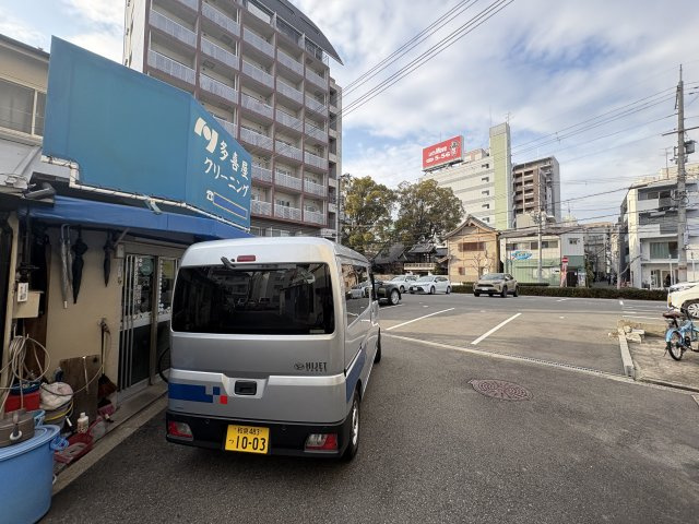 東三国１丁目　１階住居付テナントの駐車場