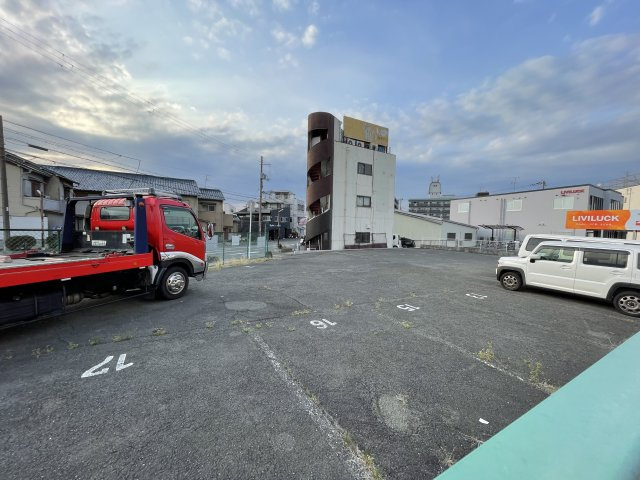 守口市寺方錦通１丁目の事務所の駐車場