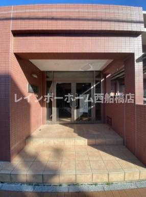 浦安市北栄３丁目のアパートのエントランス