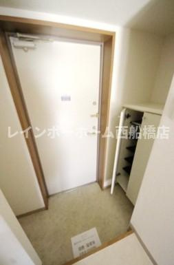 浦安市北栄３丁目のアパートの玄関