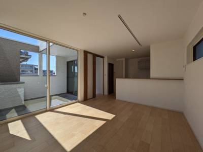 【居間・リビング】 | 【府中町本町２】プライベート重視の２階リビングとルーフバルコニーは憩いの空間♪