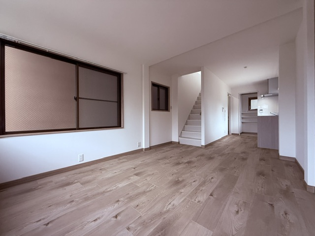 神戸市兵庫区西柳原町8の居間・リビング|キッチンとダイニングが同じ空間にあり
ご料理を作り配置など家事同線がラクラク！